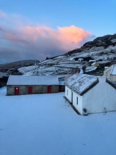 Anne'S Thatched Cottage Kilcar Экстерьер фото